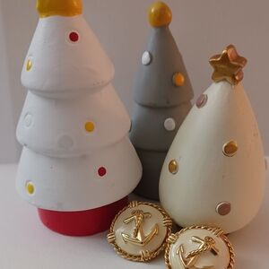 Vtg Gold Ivory Enamel Anchor Earrings